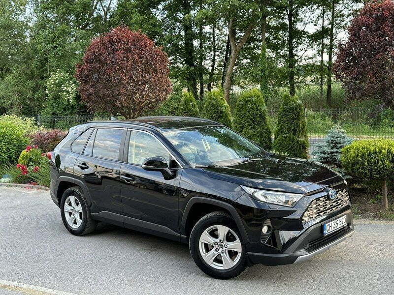Używany Toyota RAV4 Hybrid 218 KM (160 kW) 2019 Czarny (metalik, perła) SUV