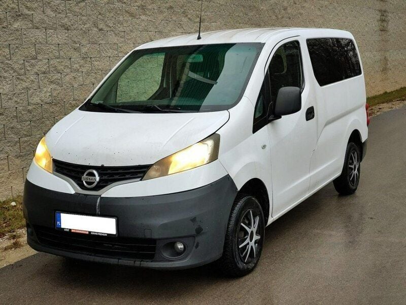Biały Używany 2011 Nissan NV200 Minivan | 19 000 zł - Obraz 1/4