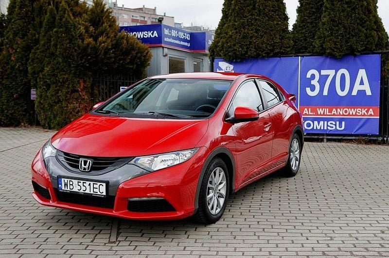 Używany Honda Civic 100 KM (73 kW) 2013 Czerwony Hatchback