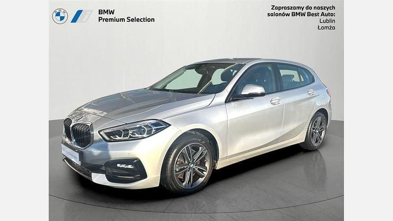 Srebrny glacier metalizowany Używany 2020 BMW 118 Shadowline Hatchback | 89 900 zł (Uczciwa cena) - Obraz 1/3