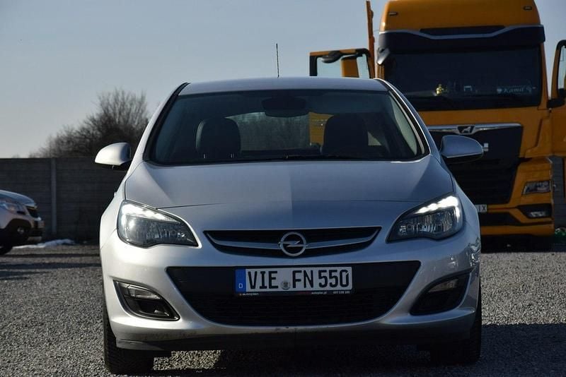 Używany Opel Astra 100 KM (73 kW) 2015 Srebrny Hatchback