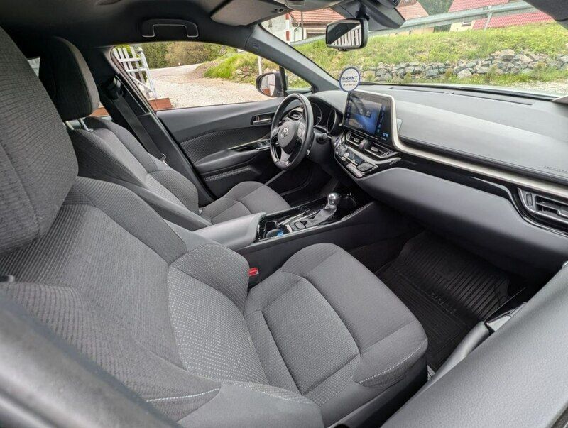 Używany Toyota C-HR 122 KM (89 kW) 2019 Czarny (metalik) SUV