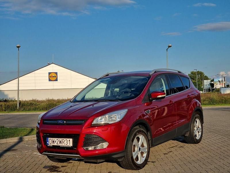 Czerwony Używany 2016 Ford Kuga SUV | 40 999 zł (Dobra cena) - Obraz 1/4