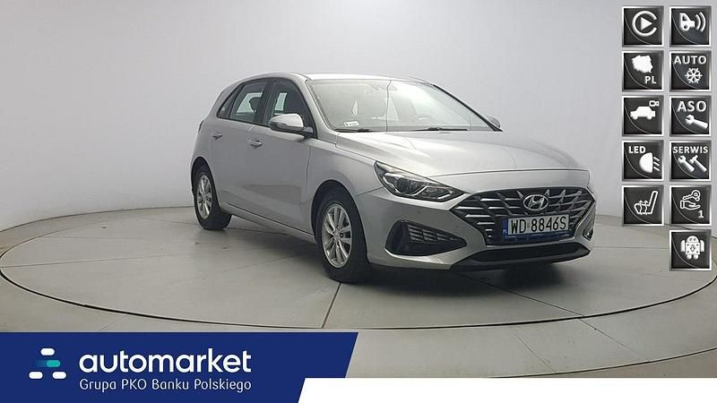 Używany Hyundai i30 120 KM (88 kW) 2022 Srebrny Hatchback