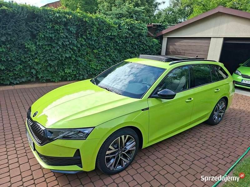 Zielony Używany 2025 Skoda Octavia Kombi | 140 000 zł - Obraz 1/3