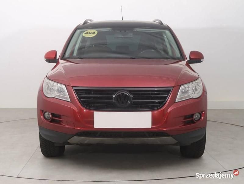 Bordowy Używany 2011 VW Tiguan SUV | 24 999 zł (Super Cena) - Obraz 1/4