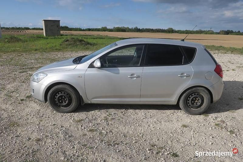 Srebrny Używany 2007 Kia Ceed Hatchback | 9500 zł (Drogi) - Obraz 1/4