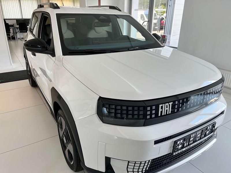 Nowe Fiat Grande Panda La Prima 83 kW (113 KM) 2025 Lakier pastelowy biały gelato Hatchback