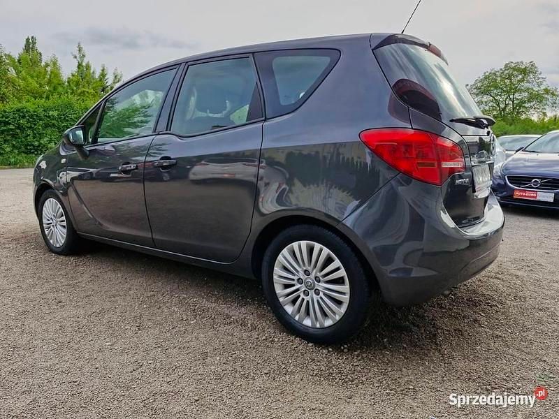 Szary Używany 2012 Opel Meriva Minivan | 11 900 zł (Super Cena) - Obraz 1/4