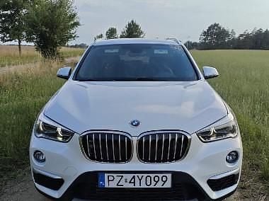 Biały Używany 2018 BMW X1 SUV | 81 000 zł (Uczciwa cena) - Obraz 1/4