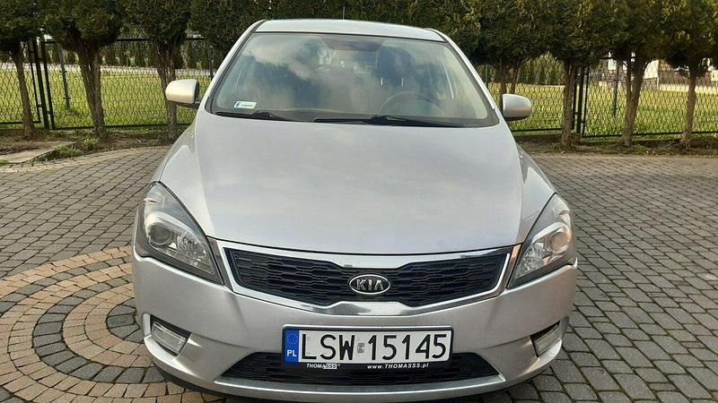 Srebrny Używany 2011 Kia Ceed Hatchback | 9800 zł - Obraz 1/4