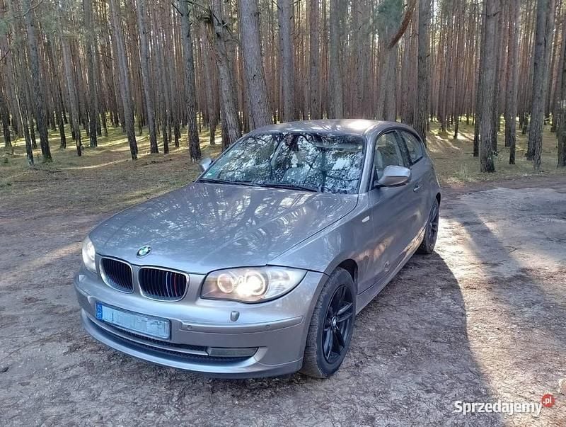 Szary Używany 2009 BMW 118 Hatchback | 15 500 zł (Dobra cena) - Obraz 1/4