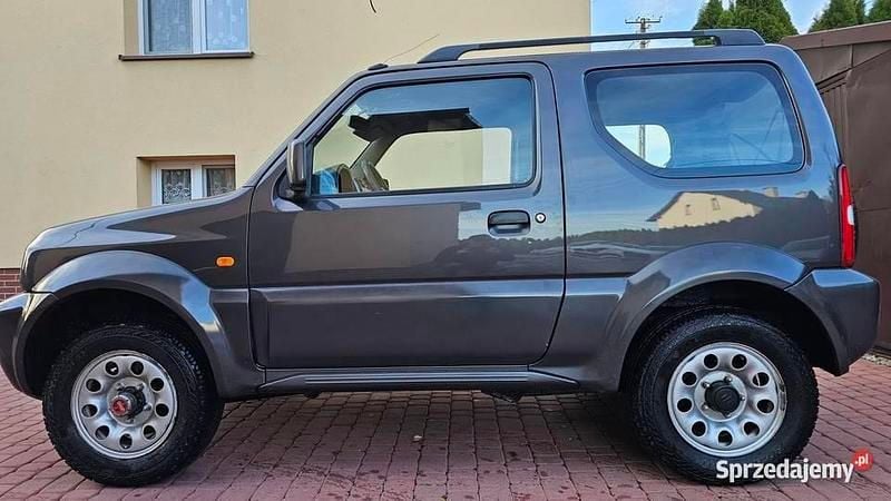 Szary Używany 2010 Suzuki Jimny SUV | 36 500 zł (Uczciwa cena) - Obraz 1/4