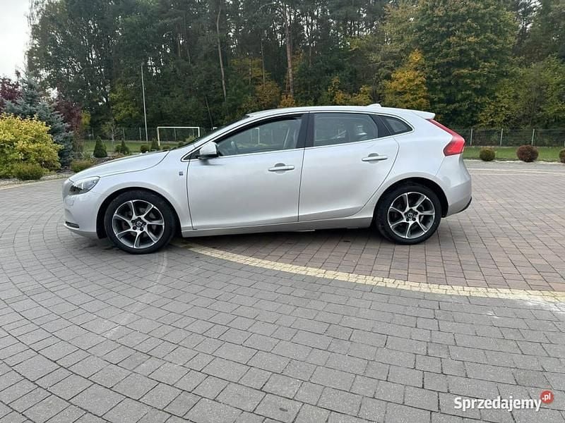 Używany Volvo V40 115 KM (84 kW) 2015 Srebrny Kombi