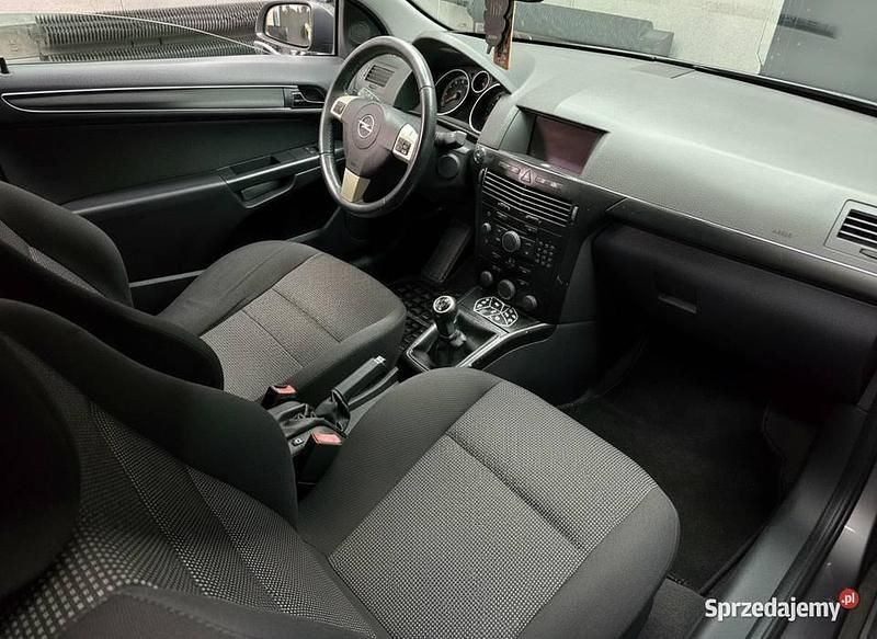 Grafitowy Używany 2008 Opel Astra GTC Sport Hatchback | 13 900 zł (Uczciwa cena) - Obraz 1/4