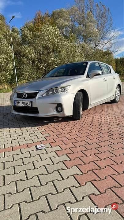 Szary Używany 2011 Lexus CT200h Hatchback | 35 000 zł - Obraz 1/4