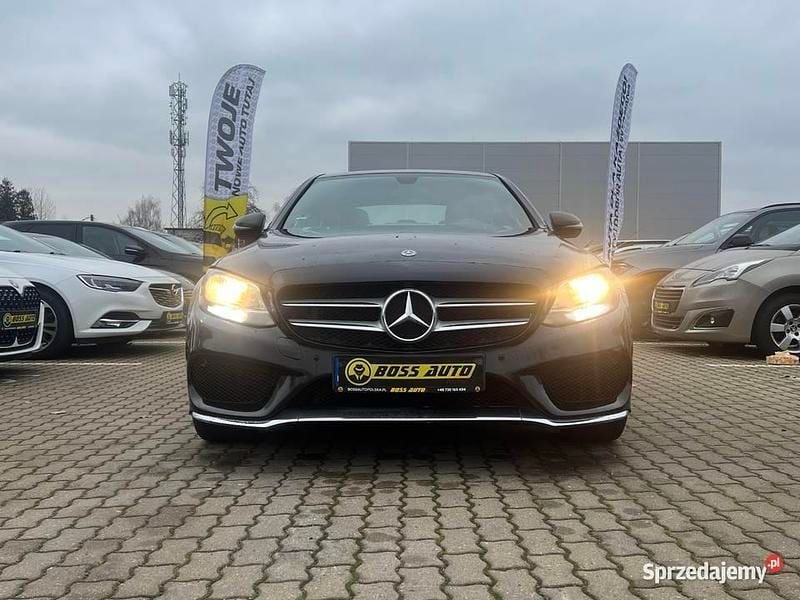 Używany Mercedes C300 2017 Czarny Sedan/Limuzyna