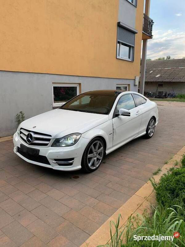 Biały Używany 2011 Mercedes 250 Coupe | 38 000 zł - Obraz 1/4