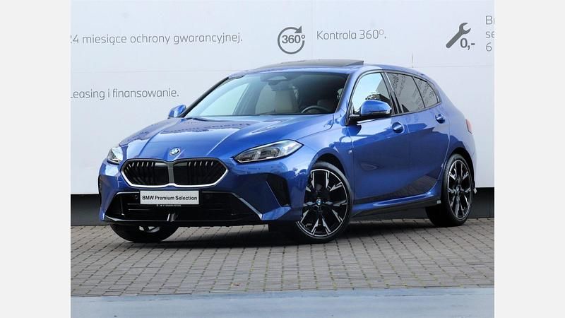 Niebieski portimao m metalizowany Używany 2024 BMW 118 Shadowline Hatchback | 139 900 zł (Dość drogi) - Obraz 1/3
