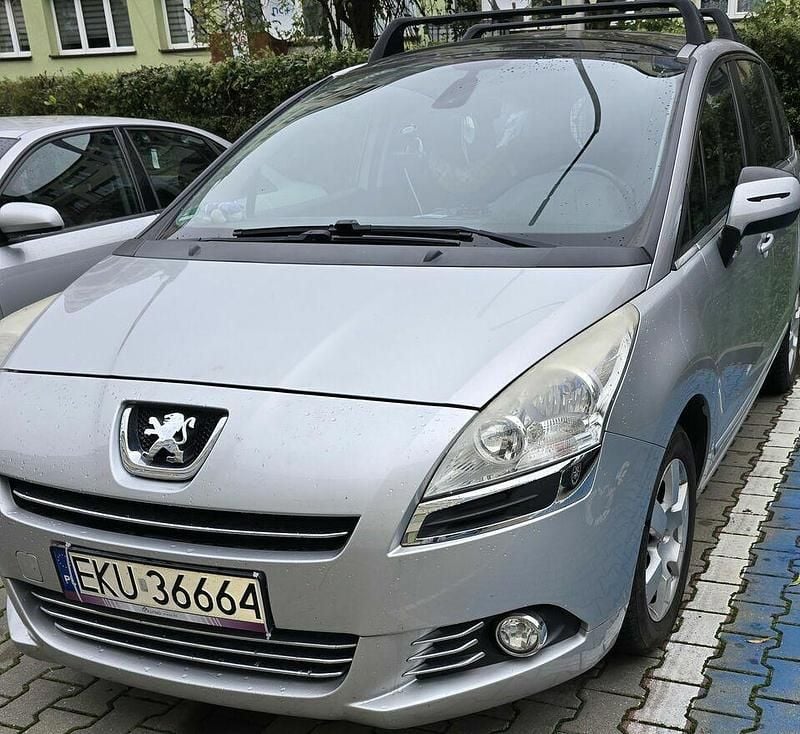 Srebrny Używany 2011 Peugeot 5008 Minivan | 21 500 zł (Dobra cena) - Obraz 1/4