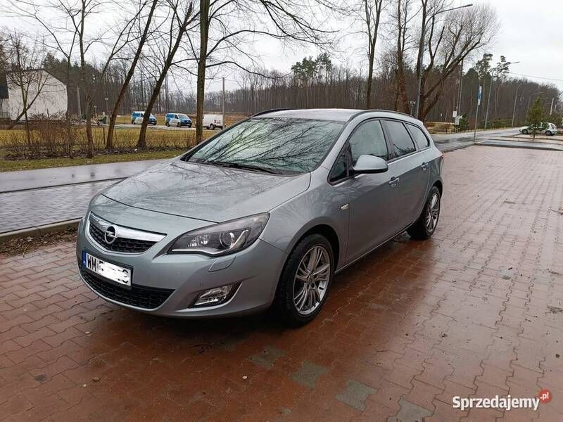 Srebrny Używany 2011 Opel Astra | 29 900 zł (Dość drogi) - Obraz 1/4