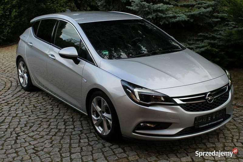 Srebrny (metalik) Używany 2016 Opel Astra Hatchback | 42 900 zł (Uczciwa cena) - Obraz 1/4