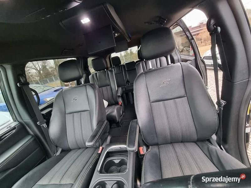Używany 2015 Chrysler Town & Country | 48 900 zł (Drogi) - Obraz 1/4