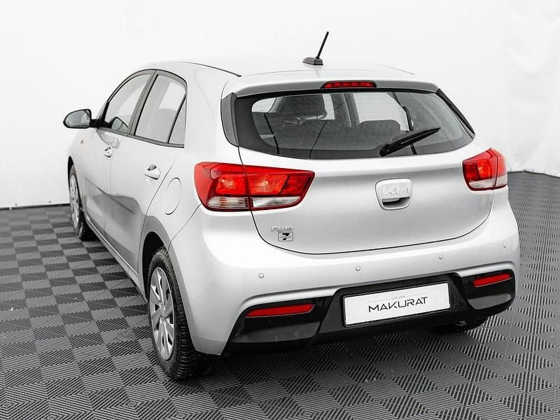 Używany Kia Rio 84 KM (61 kW) 2022 Srebrny (metalik) Hatchback
