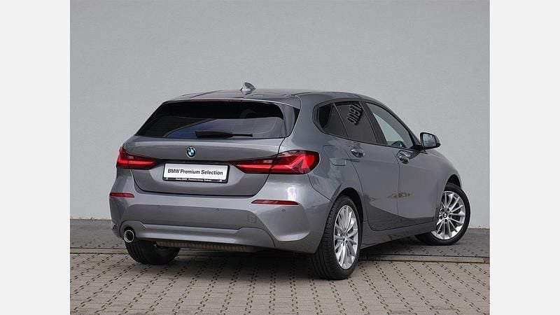 Używany BMW 118 Advantage 136 KM (100 kW) 2024 Szary skyscraper m metalizowany Hatchback