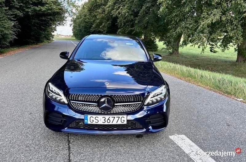 Używany Mercedes C300 2021