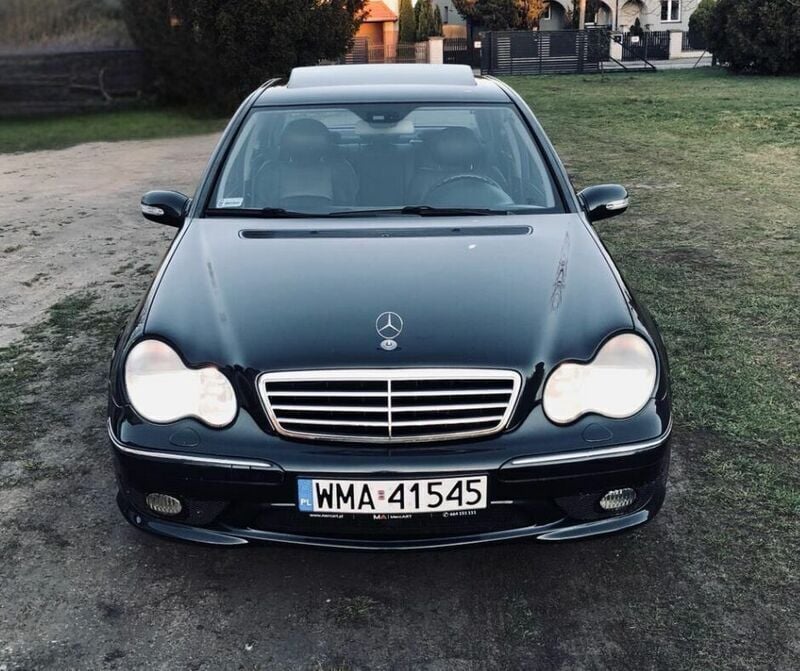 Używany Mercedes C32 AMG AMG 2001 Inny kolor Sedan/Limuzyna