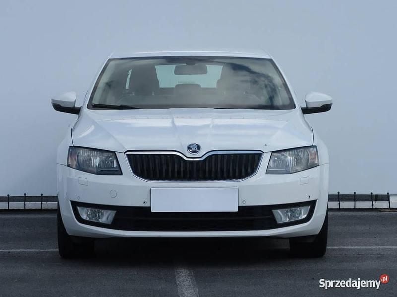 Biały Używany 2013 Skoda Octavia Hatchback | 23 999 zł (Dość drogi) - Obraz 1/4