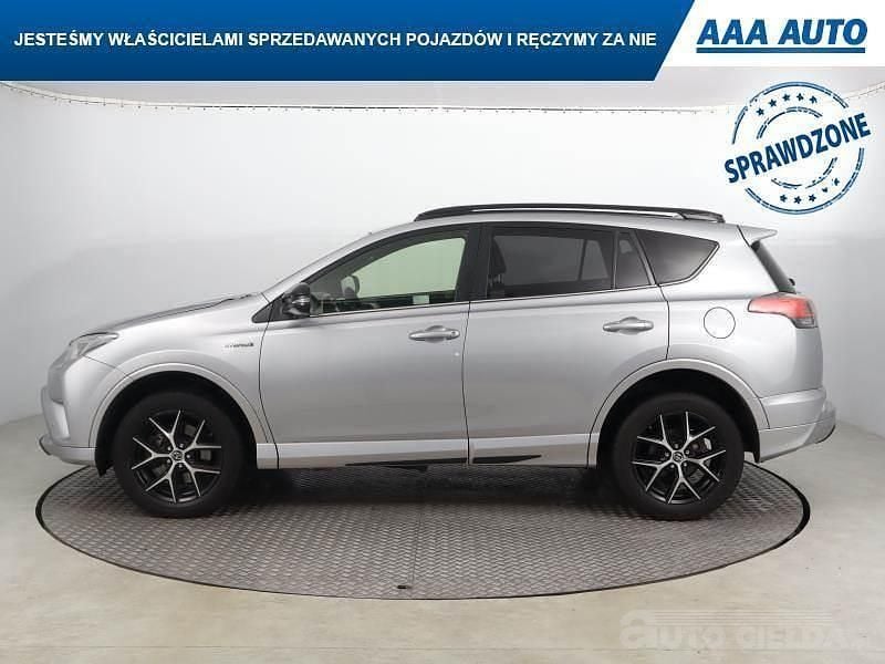 Używany Toyota RAV4 197 KM (144 kW) 2017 Srebrny SUV