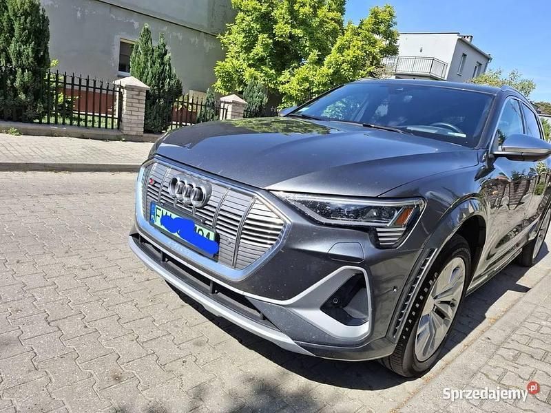 Szary Używany 2022 Audi e-tron Prestige SUV | 255 000 zł - Obraz 1/4