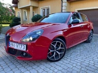 Czerwony Używany 2019 Alfa Romeo Giulietta Veloce Hatchback | 48 500 zł - Obraz 1/4