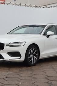 Używany Volvo V60 250 KM (183 kW) 2019 Biały Kombi