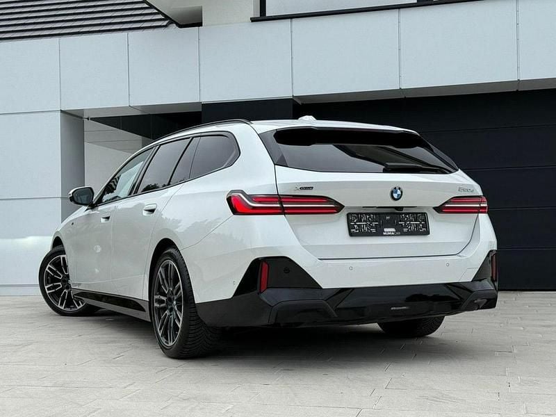 Używany BMW M550 197 KM (144 kW) 2024 Biały (metalik) Sedan/Limuzyna