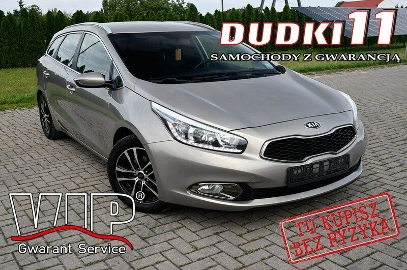 Złoty (metalik) Używany 2012 Kia Ceed 2 Kombi | 25 900 zł (Uczciwa cena) - Obraz 1/4