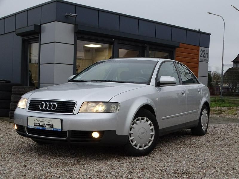 Srebrny (metalik) Używany 2002 Audi A4 Sedan/Limuzyna | 11 500 zł (Uczciwa cena) - Obraz 1/4