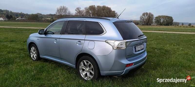 Używany 2013 Mitsubishi Outlander P-HEV | 46 800 zł - Obraz 1/4
