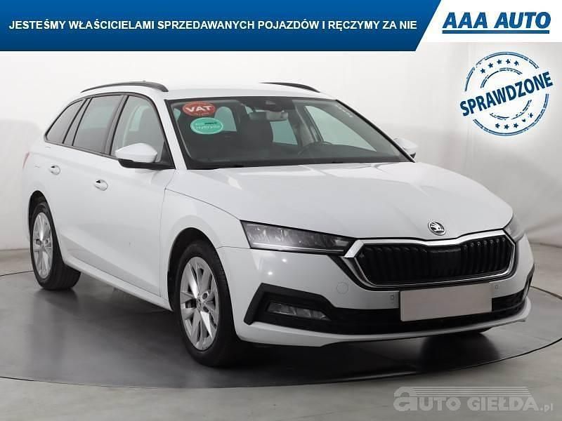 Biały Używany 2021 Skoda Octavia | 65 999 zł (Uczciwa cena) - Obraz 1/4