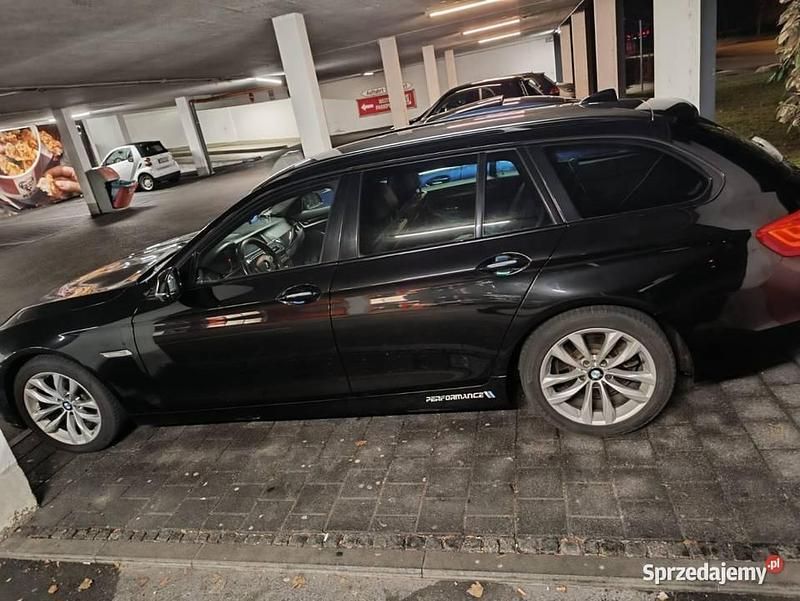 Czarny Używany 2015 BMW 520 Kombi | 49 999 zł (Uczciwa cena) - Obraz 1/4