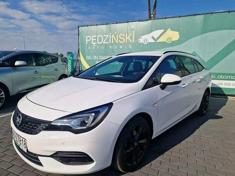 Biały Używany 2019 Opel Astra Kombi | 44 900 zł (Uczciwa cena) - Obraz 1/4