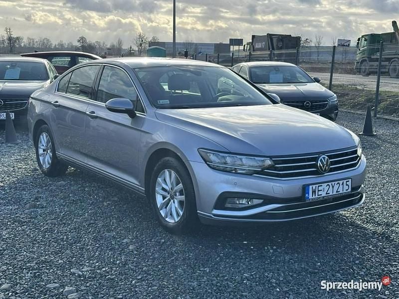 Używany VW Passat Business 150 KM (110 kW) 2021 Srebrny Sedan/Limuzyna