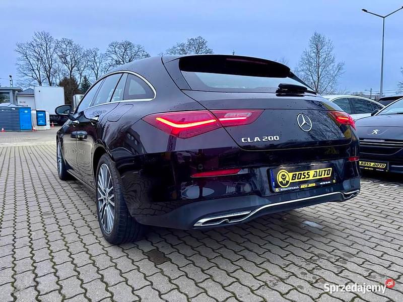 Używany Mercedes CLA200 2023 Czarny Kombi