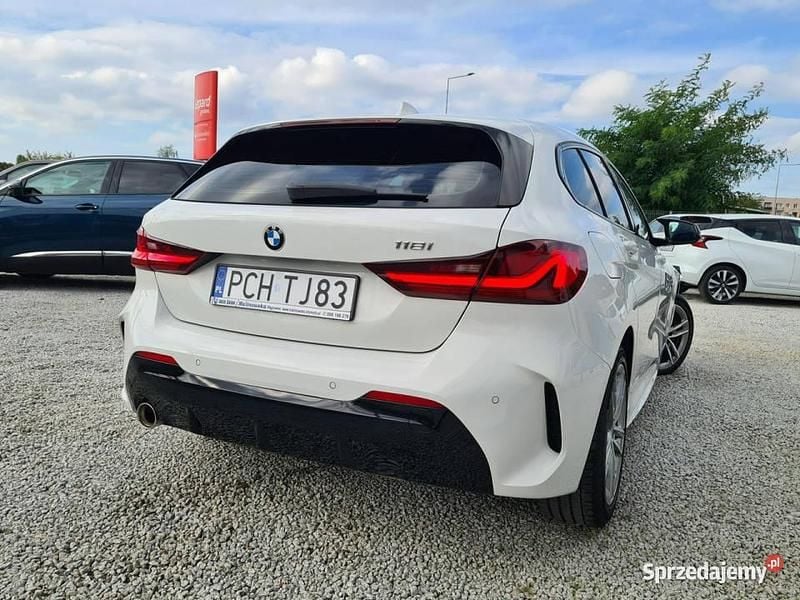 Biały Używany 2020 BMW 118 Hatchback | 77 900 zł (Uczciwa cena) - Obraz 1/4