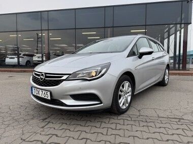 Srebrny Używany 2017 Opel Astra Kombi | 42 900 zł (Dość drogi) - Obraz 1/4