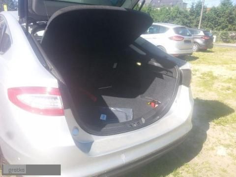 Używany Ford Mondeo Trend+ 160 KM (117 kW) 2017 Srebrny metalik (metallic) Hatchback