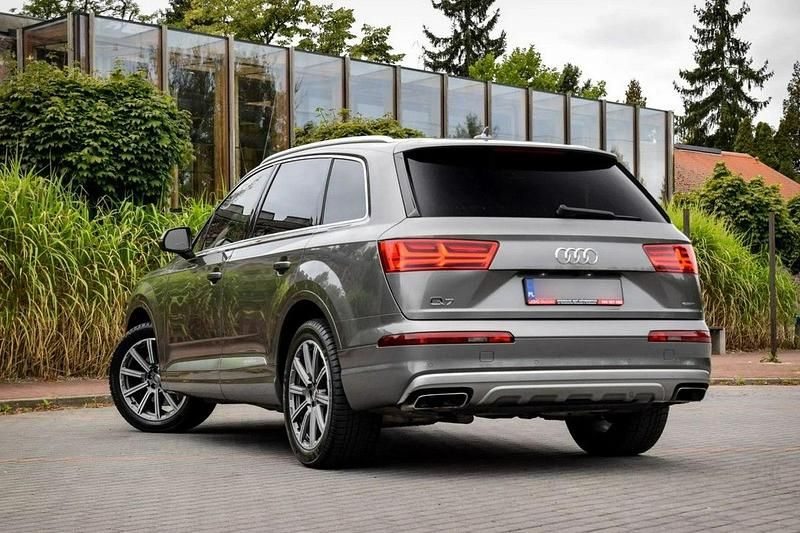 Używany Audi Q7 Comfort 252 KM (185 kW) 2018 Szary SUV