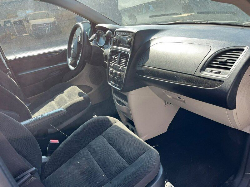 Szary (metalik) Używany 2017 Dodge Grand Caravan Minivan | 30 900 zł - Obraz 1/4
